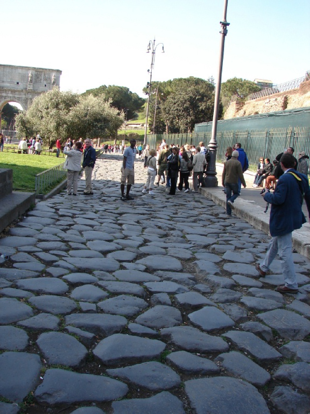 2008/03(March)/AroundTheWorld/Rome/1024x768_chariot races on this road.jpg
